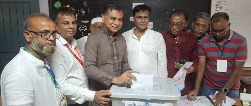 উৎসবমুখর পরিবেশে চলছে রেডক্রিসেন্ট নির্বাচনের ভোটগ্রহণ