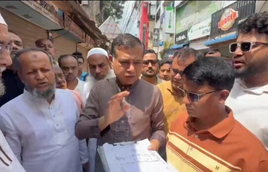 মসজিদ রোড-খালপাড় প্রস্তাবিত নতুন রাস্তা পরিদর্শন করলেন এমপি শ্যামল