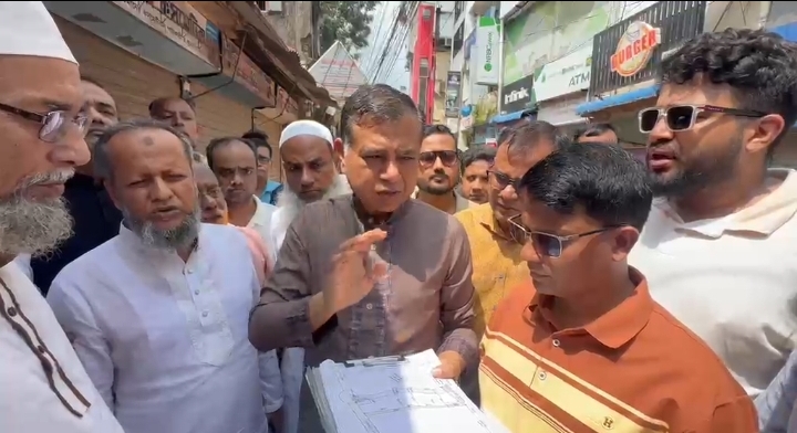 মসজিদ রোড-খালপাড় প্রস্তাবিত নতুন রাস্তা পরিদর্শন করলেন এমপি শ্যামল