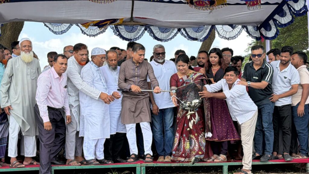 শাকলা বিলে এক লাখ রুইজাতীয় মাছের পোনা অবমুক্ত
