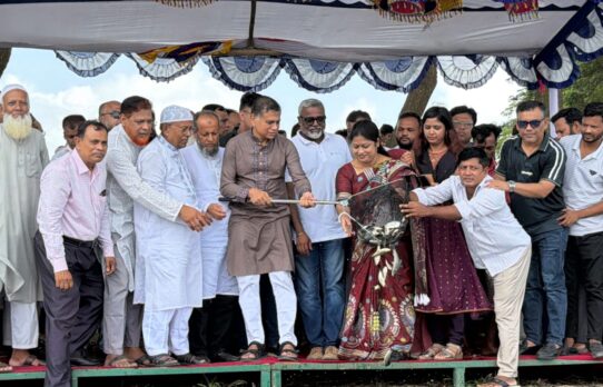 শাকলা বিলে এক লাখ রুইজাতীয় মাছের পোনা অবমুক্ত