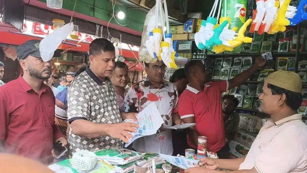 পলিথিনবিরোধী প্রচারণা, ব্যবসায়ীদের সতর্ক করলেন জেলা পরিষদ প্রশাসক