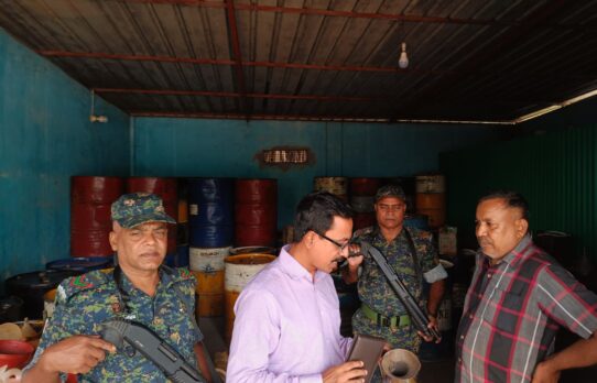প্রতি ৫ লিটার তেলে ২০০ এমএল কম, ডিলারকে লাখ টাকা জরিমানা