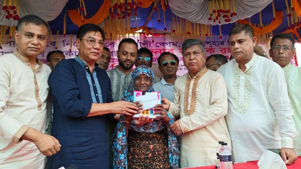 শেখ হাসিনা কালকেই আসুক, হাতকড়া দিয়ে রিসিভ করব: বিমানমন্ত্রী