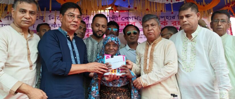শেখ হাসিনা কালকেই আসুক, হাতকড়া দিয়ে রিসিভ করব: বিমানমন্ত্রী