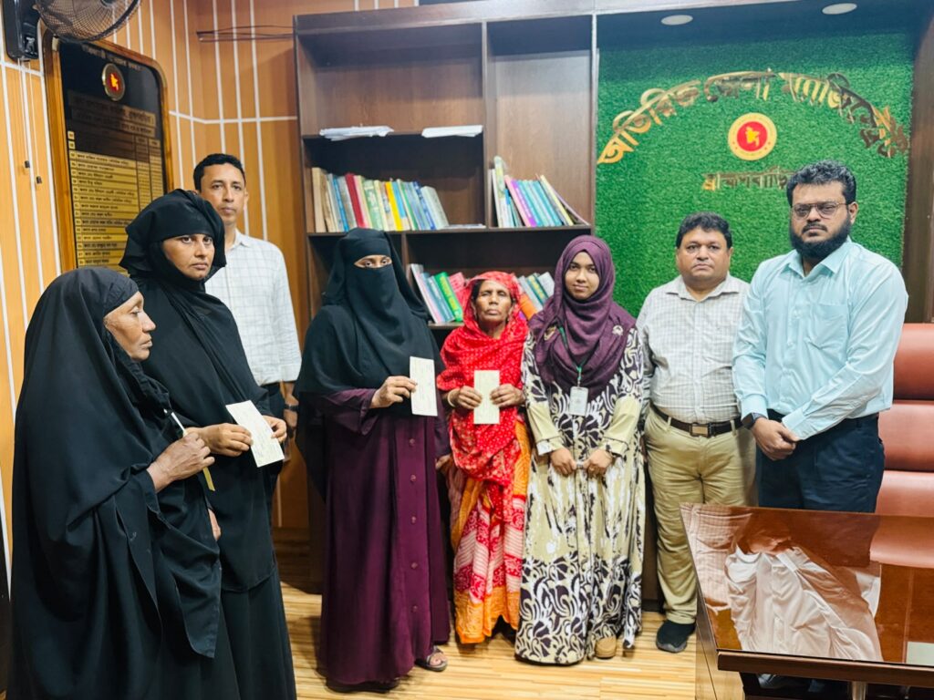 সড়ক দুর্ঘটনায় ক্ষতিগ্রস্ত চার পরিবারকে আর্থিক অনুদান দিল বিআরটিএ ট্রাস্টি বোর্ড