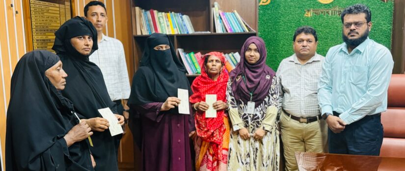 সড়ক দুর্ঘটনায় ক্ষতিগ্রস্ত চার পরিবারকে আর্থিক অনুদান দিল বিআরটিএ ট্রাস্টি বোর্ড