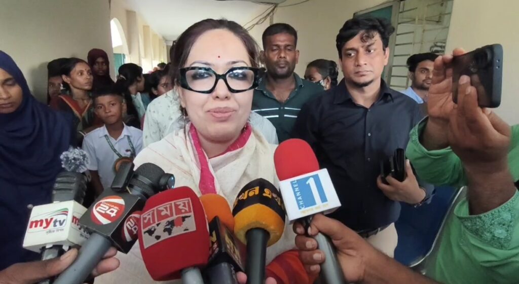 যে কোনো নাগরিক যে কোনো সময় দেশ ছাড়তে পারে, আবার ঢুকতেও পারে: রুমিন ফারহানা