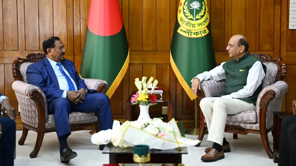 প্রধানমন্ত্রী বুদ্ধিমান, ভারত সফরের সিদ্ধান্ত তার ওপর নির্ভর করছে: হাইকমিশনার ত্রিবেদী