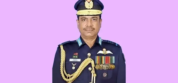 দুর্নীতির মামলায় সাবেক বিমানবাহিনী প্রধান কাতারে গ্রেপ্তার