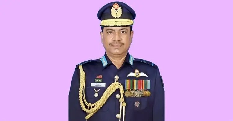 দুর্নীতির মামলায় সাবেক বিমানবাহিনী প্রধান কাতারে গ্রেপ্তার