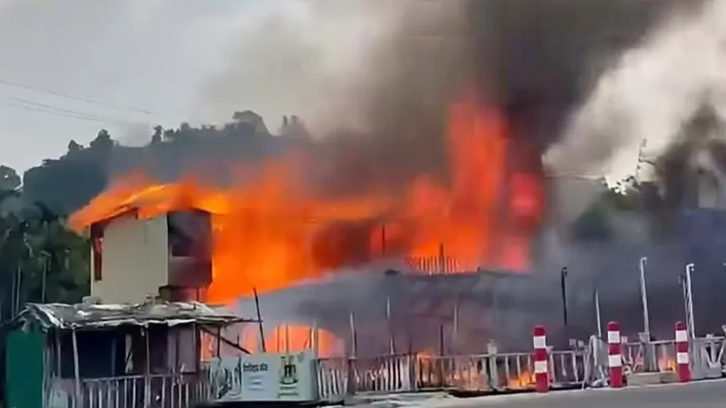 কক্সবাজারে রিসোর্টে অগ্নিদগ্ধ হয়ে ৫ পর্যটকের মৃত্যু