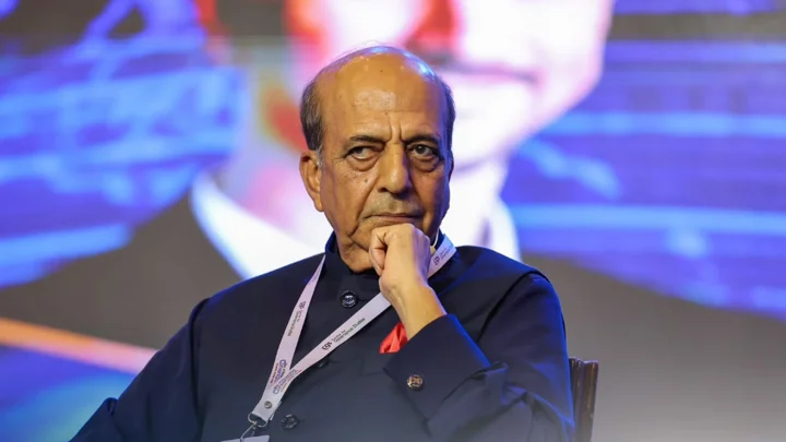 ‘হাসিনা তখনো প্রধানমন্ত্রী, তাঁকে গ্রহণ করা ছাড়া উপায় ছিল না’