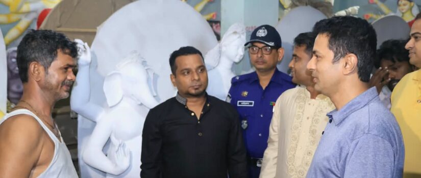 প্রতিমা তৈরির কারখানা পরিদর্শন করলেন পুলিশ সুপার