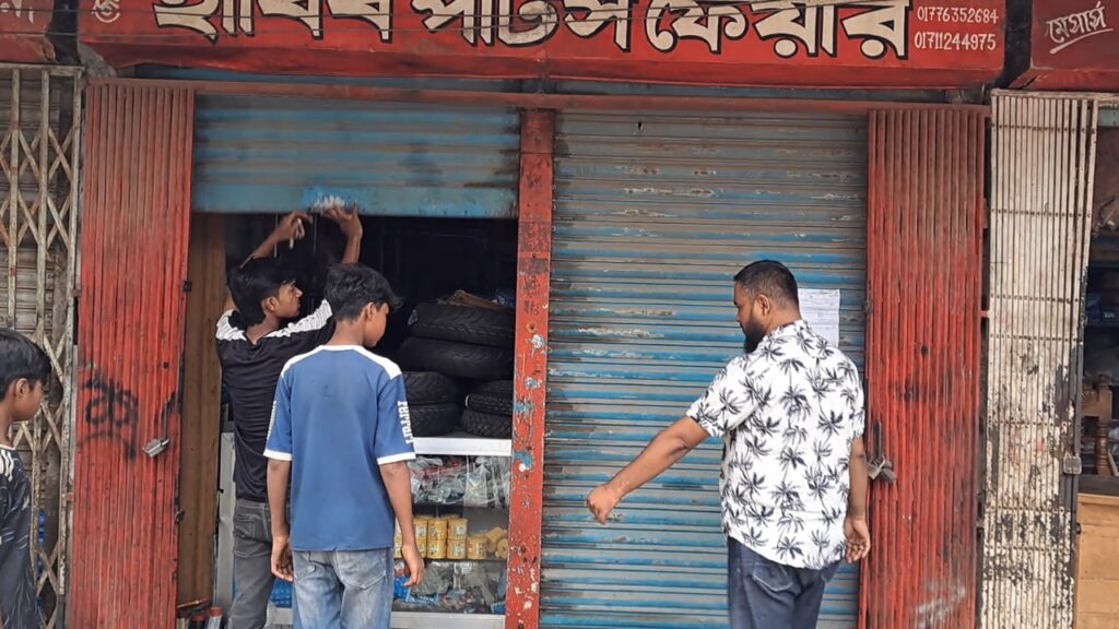 হাইকোর্টের আদেশে ৯ দিন পর খুলল স্টেডিয়াম মার্কেট