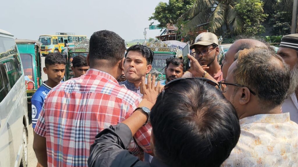 নবীনগরে সাংবাদিকদের গাড়ি আটকে ইজারার নামে চাঁদাবজি!