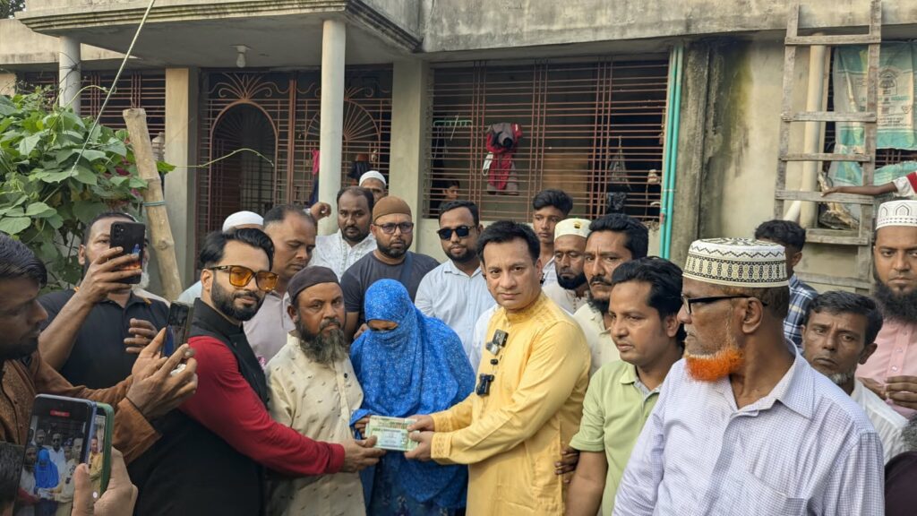 সৌদিতে মৃত্যুদণ্ডপ্রাপ্ত নজরুলের পরিবারকে আর্থিক সহায়তা দিলেন নগরকান্দার সাবেক চেয়ারম্যান শাহীন
