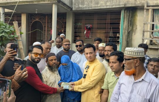 সৌদিতে মৃত্যুদণ্ডপ্রাপ্ত নজরুলের পরিবারকে আর্থিক সহায়তা দিলেন নগরকান্দার সাবেক চেয়ারম্যান শাহীন