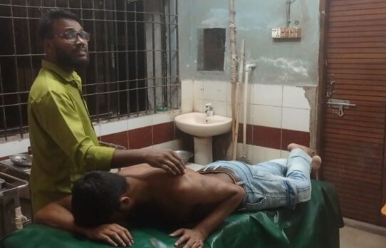 তিতাস ট্রেনের বুকিং ক্লার্ককে মারধরের অভিযোগ