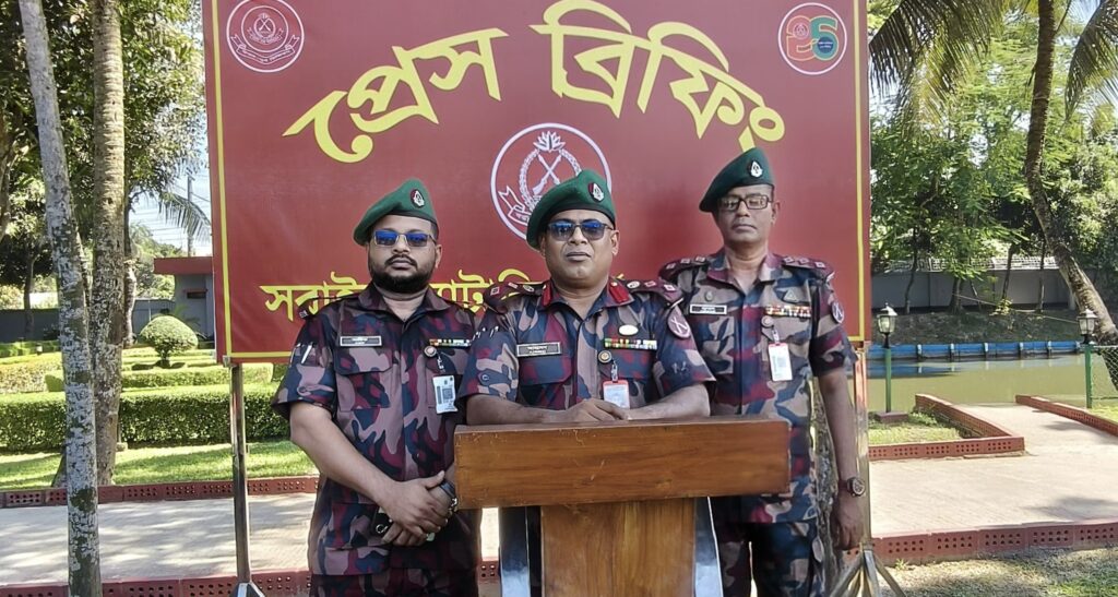বিজয়নগর সীমান্ত থেকে ১২ কোটি টাকার ভারতীয় স্মার্টফোনের ডিসপ্লে উদ্ধার