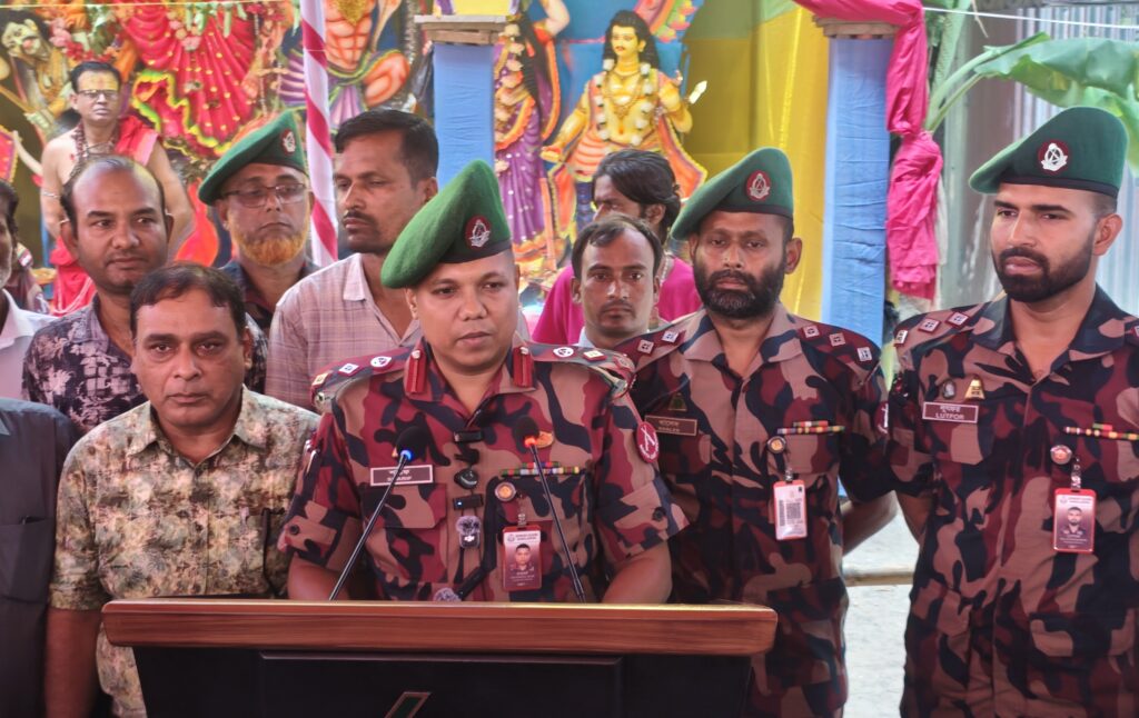 সীমান্তবর্তী পূজামণ্ডপে বিজিবির বাড়তি নিরাপত্তা, তৎপর থাকবে প্রতিমা বিসর্জনেও