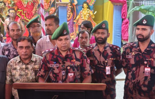 সীমান্তবর্তী পূজামণ্ডপে বিজিবির বাড়তি নিরাপত্তা, তৎপর থাকবে প্রতিমা বিসর্জনেও