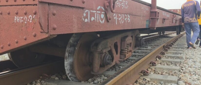 আখাউড়ায় উদ্ধারকারী ট্রেন লাইনচ্যুত, আহত ১, এক লাইনে চলাচল বন্ধ