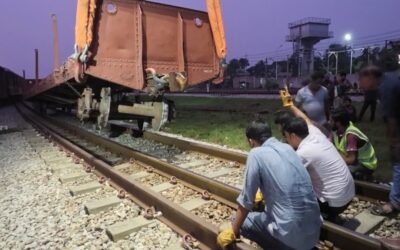 দুই ঘণ্টা পর ঢাকা-চট্টগ্রাম রেল যোগাযোগ স্বাভাবিক, তদন্ত কমিটি গঠন